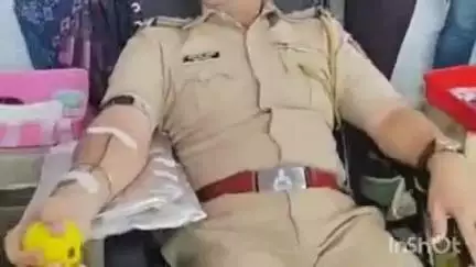 नेर: नेहरू कॉलेजच्या प्रांगणात पार पडले भव्य रक्तदान शिबिर,ठाणेदार अनिल बेहरानी यांच्यासह अनेकांनी केले रक्तदान