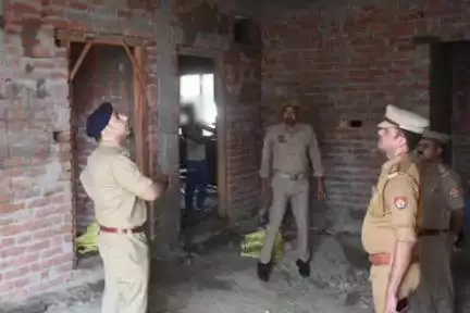 बांसी: एसपी डॉ अभिषेक महाजन ने निर्माणाधीन पिंक पुलिस बूथ का निरीक्षण किया, समय पर कार्य पूर्ण करने का दिया निर्देश