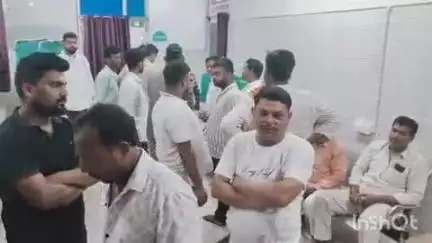 मेराल: मेराल थाना क्षेत्र के गेरुआ गांव में मोटरसाइकिल दुर्घटना, दो लोग घायल