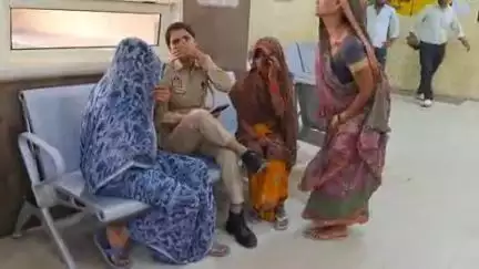 फिरोज़ाबाद: बरगदपुर इलाके में शादी की चुगली के शक में पड़ोसी ने परिवार के आधा दर्जन लोगों के साथ की मारपीट