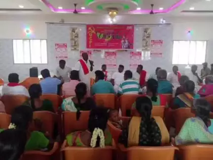 ஆண்டிப்பட்டி: ஆண்டிப்பட்டி தனியார் மண்டபத்தில் ஐக்கிய கம்யூனிஸ்ட் கட்சி மாவட்ட மாநாடு நடந்தது