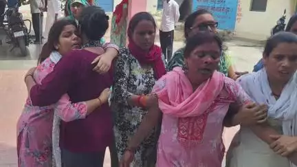 रामपुर: ग्राम भोट बक्काल मुस्तफाबाद के निकट अज्ञात वाहन की टक्कर से स्कूटी सवार 2 रिश्तेदारों की हुई मौत