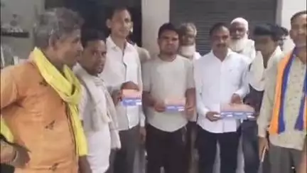 खुर्जा: खुर्जा में पुराने जीटी रोड पर नई बस्ती में अपना दल एस के लोगों ने किया कार्यक्रम का आयोजन, संगठन का हुआ विस्तार