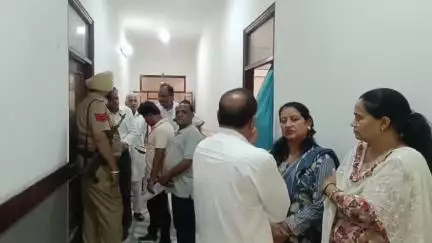 थानेसर: पंजाबी धर्मशाला में कांग्रेस की हुई बैठक, केंद्रीय पर्यवेक्षक कुलजीत नागरा ने लिए सुझाव