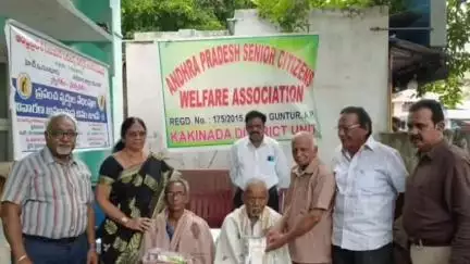కాకినాడలోని సీనియర్ సిటిజన్ వెల్ఫేర్ అసోసియేషన్ ఆధ్వర్యంలో ప్రపంచ వయోవృద్ధుల వేధింపుల నివారణ అవగాహన దినం