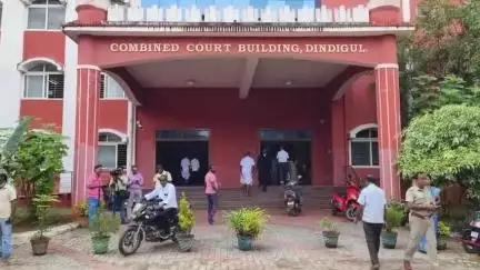 திண்டுக்கல் மேற்கு: திண்டுக்கல் வழக்கறிஞர் சங்கம் சார்பாக திங்கள்கிழமை நீதிமன்ற புறக்கணிப்பு போராட்டம்