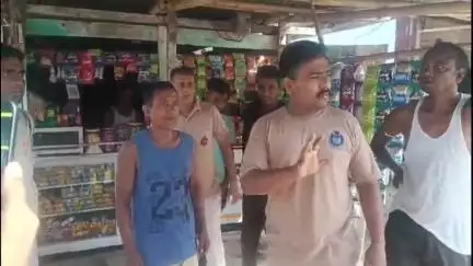 আৰক্ষীয়ে ডবকা ডিফু বাইপাছত অভিযান চলাই ৪টা ড্ৰাগছভৰ্তি কণ্টেইনাৰসহ আটক  কৰে এজন ড্ৰাগছ আসক্ত যুৱকক