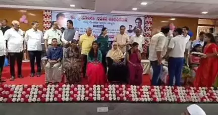 ಚಿಕ್ಕೋಡಿ: ವಿದ್ಯಾರ್ಥಿಗಳಲ್ಲಿನ ಪ್ರತಿಭೆಯನ್ನು ಪ್ರೋತ್ಸಾಹಿಸುವ ಉದ್ದೇಶದಿಂದ ಪ್ರತಿಭಾ ಪುರಸ್ಕಾರ: ಪಟ್ಟಣದಲ್ಲಿ ಸಂಸದೆ ಪ್ರಿಯಾಂಕಾ ಜಾರಕಿಹೊಳಿ