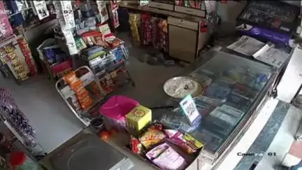 सातारा: दुकानदार महिलेचे दागिने हिसकावले, साताऱ्यातील 
संभाजीनगरमध्ये प्रकार; दोन जणांवर सातारा शहर पोलीस ठाण्यात गुन्हा दाखल