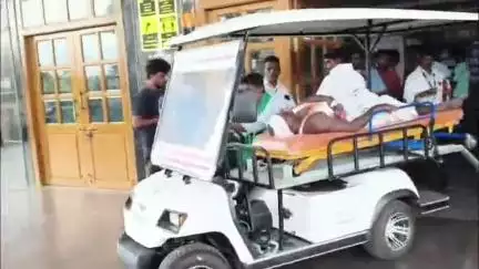 ஊத்துக்கோட்டை: கொல்லப்பாளையத்தில் பிறந்தநாள் நிகழ்ச்சிக்குச் சென்ற வேன் கவிழ்ந்து 19 பேர் படுகாயம்