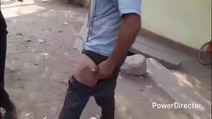 कर्वी: कर्वी के तरौंहा निवासी ई-रिक्शा चालक ने दबंगों पर मारपीट का आरोप लगाया, शिकायत लेकर पहुंचे एसपी कार्यालय