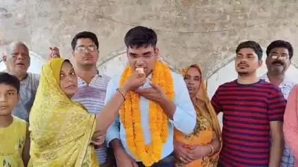 घोसी: घोसी के राम नयन यादव ने यूपीएससी सीएपीएफ में 32वीं रैंक पाई, बने असिस्टेंट कमांडेंट – क्षेत्र में खुशी की लहर