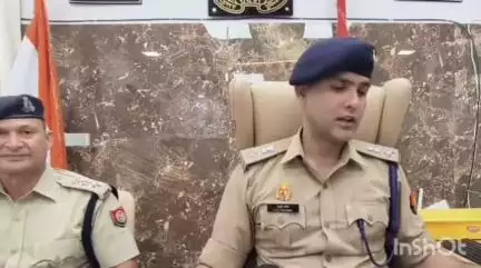 आगरा: महिला की हत्या करने वाले आरोपी को पुलिस ने किया गिरफ्तार, DCP ने पुलिस लाइन में प्रेस वार्ता कर दी जानकारी