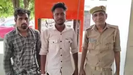नगर के मोहल्ला पट्टी डहर में झगड़ा कर रहे दो युवकों को पुलिस ने किया गिरफ्तार