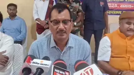 गोपालगंज: अनुसूचित जाति की बस्ती के विकास अभियान की समीक्षा, ब्लॉक परिसर में डीएम पवन ने कहा- मंत्री भी थे मौजूद