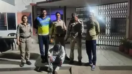 देवास: बरोठा थाना पुलिस ने चेक बाउंस के मामले में 4 साल से फरार चल रहे एक आरोपी को किया गिरफ्तार