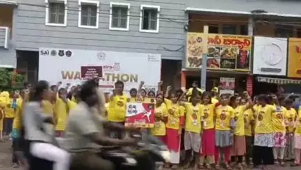 అట్ల ప్రగడలో మత్తు పదార్థాల వ్యాపారానికి వ్యతిరేకంగా నగరంలో ర్యాలీ నిర్వహించిన ఎమ్మార్పీఎస్ నాయకులు