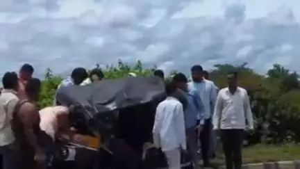 गेवराई: पाडळशिंगी येथे रिक्षाला अपघात; आमदार विजयसिंह पंडित मदतीला धावले