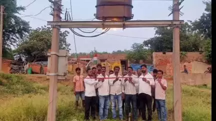 कुडू: रानीटोंगरी में विधायक डॉ. रामेश्वर उरांव के प्रयास से लगा नया ट्रांसफॉर्मर, मंडल व पंचायत अध्यक्ष ने किया उद्घाटन