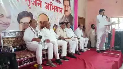 कटंगी: कटंगी में 'संगठन सृजन अभियान' के तहत कांग्रेस की हुई बैठक, पर्यवेक्षक ने की वन-टू-वन चर्चा