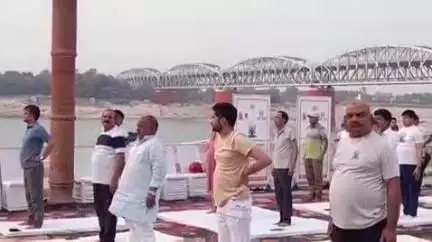 नमो घाट से योग सप्ताह की भव्य शुरुआत, सूर्य नमस्कार और मंगलाचरण के साथ गूंजा काशी, CDO भी रहे मौजूद