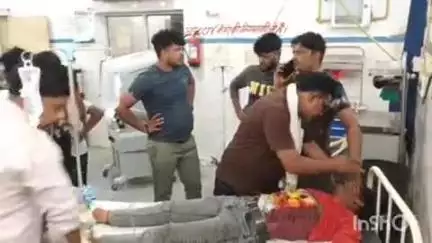 बाड़ी: बाड़ी मार्ग पर वाहन की टक्कर से बाइक सवार युवक गंभीर रूप से घायल, सैंपऊ से जिला अस्पताल धौलपुर किया रेफर