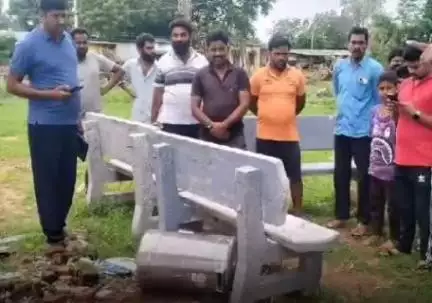 ఎల్లారెడ్డి: హాజీపూర్ తాండాలోని జగదాంబ ఆలయంలో గుర్తు తెలియని దుండగులు ఆలయంలో చోరీ చేశారు
