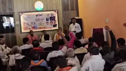 इटवा: इटवा भाजपा कार्यालय पर मोदी सरकार के 11 वर्ष पूर्ण होने के उपलक्ष्य में विकसित भारत संकल्प सभा कार्यक्रम का आयोजन हुआ