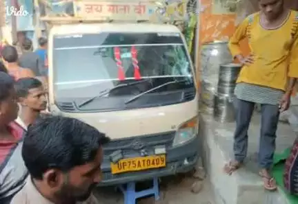 ताखा: लोडर की टक्कर से युवक गंभीर रूप से घायल