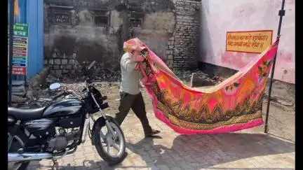 रामगंजमण्डी: सातलखेड़ी में मोहल्ला बैठक का आयोजन, मंत्री को देख कचरे को टेंट से छिपाया, मंत्री बोले- सफाई नहीं हुई तो अधिकारी का वेतन