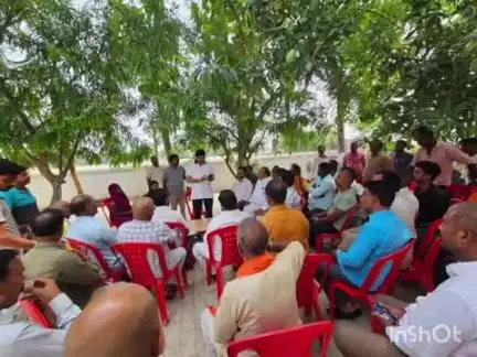 मेहदावल: कर्मा कला आवास पर विधायक अनिल कुमार त्रिपाठी ने जनता दरबार लगाकर सुनी ग्रामीणों की समस्याएं
