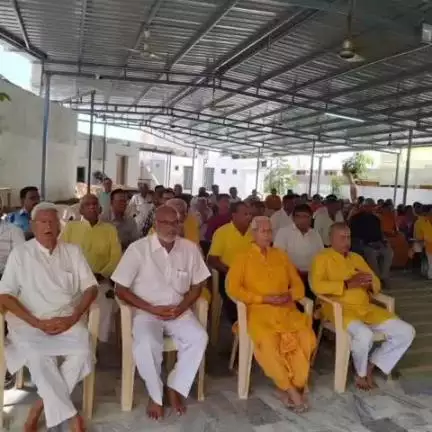 વિમાન દુર્ઘટનામાં સ્વર્ગસ્થ થયેલા સ્વજનોની શાંતિ માટે ગાયત્રી પરિવારએ શાંતિ પ્રાર્થના શ્રદ્ધાંજલિ કાર્યક્રમ યોજયો