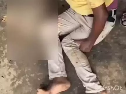 धमतरी: ग्राम संबलपुर हाइवे के पास कार अनियंत्रित होकर डिवाइडर से टकराई, दो लोग घायल