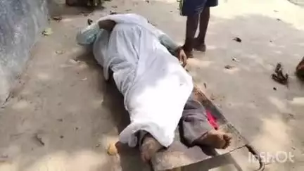 आरा: गाड़ी संख्या (03319) के कोच नंबर 16 जेनरल बोगी में चलती ट्रेन में नालंद निवासी की संदेहास्पद स्थिति में मौत