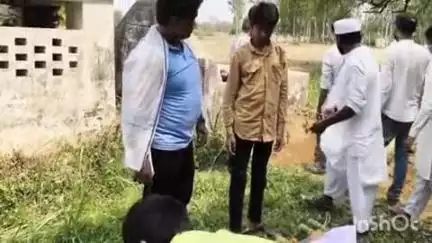 सलोन: मिलकियाना पूर्वी मोहल्ले में हिंदू दोस्त की मां का अंतिम संस्कार मुस्लिम दोस्तों ने किया, वीडियो सोशल मीडिया पर वायरल