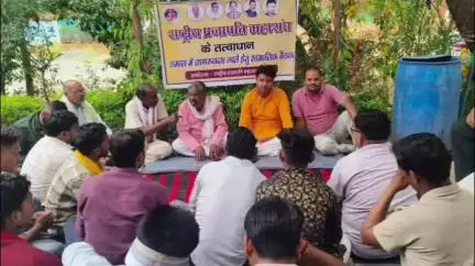निवाड़ी: प्रजापति समाज में जागरूकता लाने के लिए निवाड़ी के निजी मैरिज गार्डन में बैठक का हुआ आयोजन