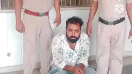 गोहाना: थाना शहर गोहाना पुलिस ने चोरी की मोटरसाइकिल रखने के मामले में फर्जी नंबर प्लेट के साथ आरोपी को किया गिरफ्तार