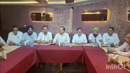 मेदिनीनगर (डालटनगंज): पलामू में चेंबर ऑफ कॉमर्स एंड इंडस्ट्रीज की बैठक में दिखा भावनात्मक माहौल