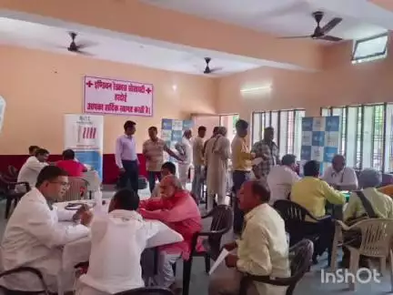 हरदोई: रेड क्रॉस सोसाइटी कार्यालय में निःशुल्क चिकित्सा शिविर में अपोलो हॉस्पिटल के डॉक्टरों द्वारा जांच एवं परामर्श किया गया