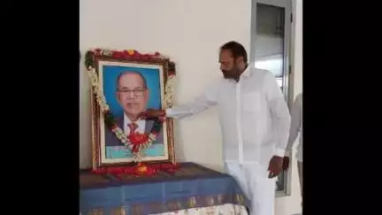 పెద్దపల్లి: ప్రముఖ డాక్టర్ ఇటీవల మృతి చెందడంతో వారి కుటుంబ సభ్యులను పరామర్శించిన ఎమ్మెల్యే చింతకుంట విజయ రమణారావు