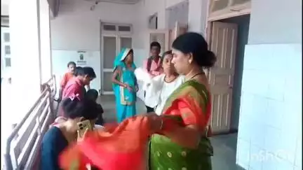 मनेंद्रगढ़ स्थित CHC में बिजली गुल होने से अस्पताल में भर्ती मरीजों की हालत गंभीर, जनरेटर भी बना तमाशा #jansamasya