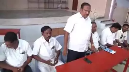 அணைக்கட்டு: பொய்கை பேருந்து நிலையம் அருகே பாட்டாளி மக்கள் கட்சியின் மாவட்ட செயற்குழு கூட்டம் நடைபெற்றது