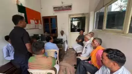 शाहजहांपुर: भाजपा सांसद अरुण कुमार सागर ने साउथ सिटी स्थित कार्यालय पर विभिन्न इलाकों से पहुंचे फरियादियों की सुनी समस्याएं