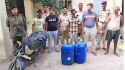 मढ़ौरा: पिपरहियां: पुलिस ने 110 लीटर स्प्रिट शराब के साथ पांच कारोबारियों को किया गिरफ्तार, मोटरसाइकिल जब्त