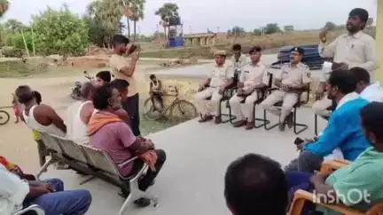 सोनभद्र बंशी सुर्यपुर: वंशी पुलिस ने माली सरकार पंचायत भवन में पुलिस-पब्लिक बैठक का आयोजन किया
