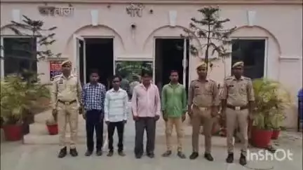 पलिया: भीरा कोतवाली पुलिस ने जानलेवा हमले के मामले में वंछित 4 अभियुक्तों को गांव से किया गिरफ्तार