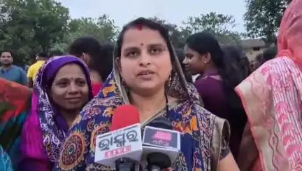 ଅନୁଗୋଳ: ଧରମପୁର ଗ୍ରାମରେ ରଜ ମହୋତ୍ସବରେ ଯୋଗ ଦେଇ ପ୍ରତିକ୍ରିୟା ରଖିଲେ ଗ୍ରାମର ମହିଳା