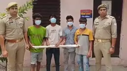 धौलाना: थाना पिलखुवा पुलिस ने मोहल्ला रमपुरा में दो पक्षों के बीच हुई मारपीट की घटना में संलिप्त 4 अभियुक्तों को किया गिरफ्तार