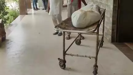 मथुरा: कोतवाली थाना के कोयला वाली गली में 48 वर्षीय युवक ने गृह कलेश के चलते विषाद पदार्थ का सेवन किया, उपचार के दौरान हुई मौत