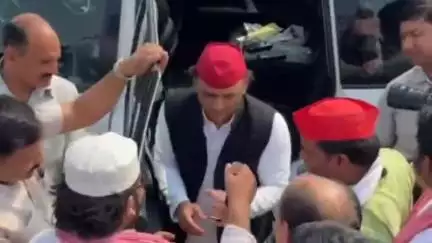 कन्नौज: मानीमऊ में शरबत वितरण कार्यक्रम में पहुंचे अखिलेश यादव, देखें लाइव तस्वीरें